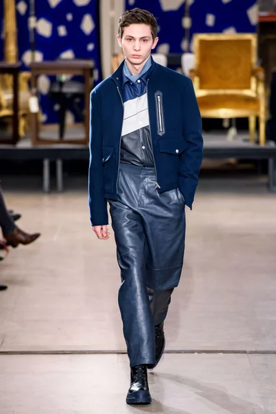 Look 10